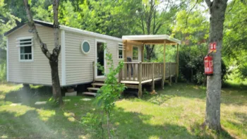 Mietunterkunft - Mobilheim Premium 30 M² (3 Schlafzimmer) Halbüberdachte Terrasse 15M² + Tv + Klimaanlage - Flower Camping Les Terrasses de Dordogne