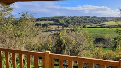 Chalet Premium 30m² (2 bedrooms) + sheltered terrace 12m² + TV + A/C