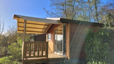 Chalet Premium 30m² (2 bedrooms) + sheltered terrace 12m² + TV + A/C