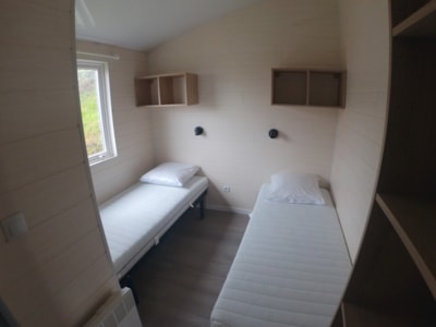 Chalet Premium 30m² (2 bedrooms) + sheltered terrace 12m² + TV + A/C