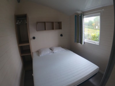 Chalet Premium 30m² (2 bedrooms) + sheltered terrace 12m² + TV + A/C