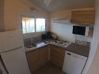 Chalet Premium 30m² (2 bedrooms) + sheltered terrace 12m² + TV + A/C