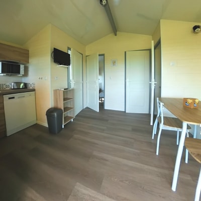 Chalet Premium 30m² (2 bedrooms) + sheltered terrace 12m² + TV + A/C