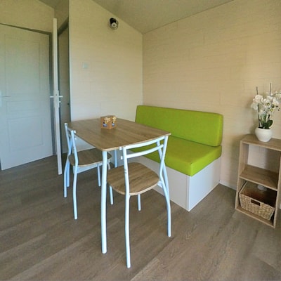 Chalet Premium 30m² (2 bedrooms) + sheltered terrace 12m² + TV + A/C