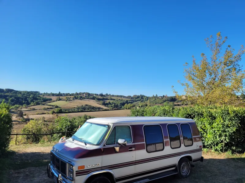 Forfait Privilège Tout Équipement - Emplacement Ensoleillé Vue Vallée (Électricité 10A Inclus) 2/6 P