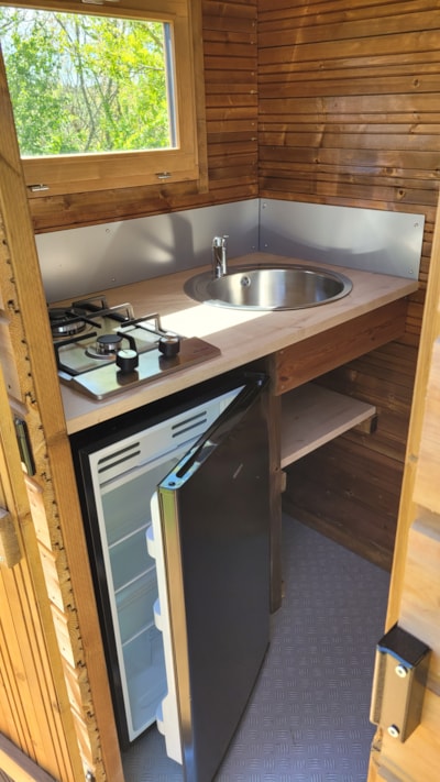 Pitch Premium Freecamp + electricity 10A equipped with a Freecamp