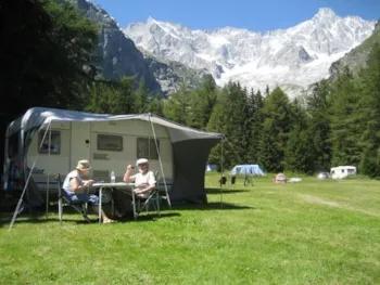 Stellplatz - Camping Stellplatz - Camping des Glaciers