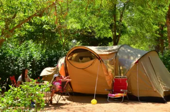Stellplatz - Pauschale Stellplatz + 1 Fahrzeug + Zelt Ohne Strom - Camping Sainte-Victoire