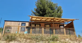 Mietunterkunft - Premium 3 Familienzimmer 40M² (10.8Mx4.2M), + Klimaanlage + Geschirrspülmaschine + Gas Plancha + Tv - Camping de Ceyreste