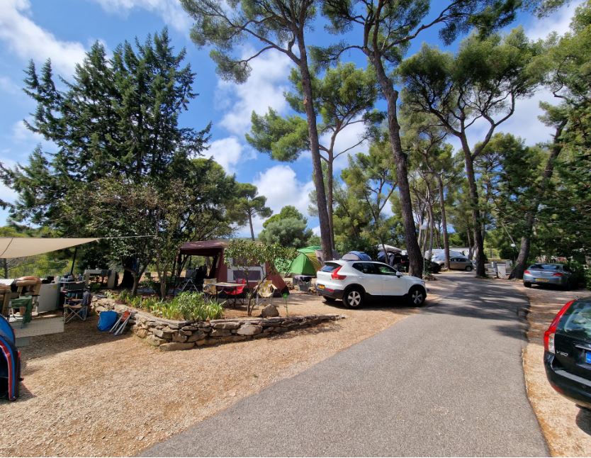 Nature Package (1 tent, caravan or motorhome / 1 car)  (No installation of more than 5 meters)