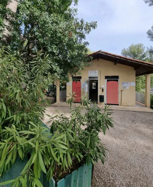 Forfait Nature (1 Tente, Caravane Ou Camping-Car / 1 Voiture / Électricité)  ( Pas D'installation De Plus De 5 Mètres)