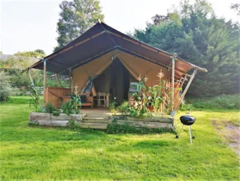 Mietunterkunft - Leinwand Hütte Woody Confort - Castel Camping Le Brévedent