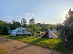 Camping Onlycamp Les Deux Rives - image n°1 - Roulottes