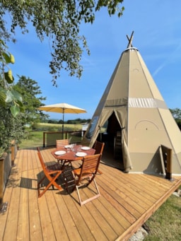 Accommodation - Tipi Tent 4 Persons / 2 Bedrooms With Bathroom And Toilet - Camping Les Madières