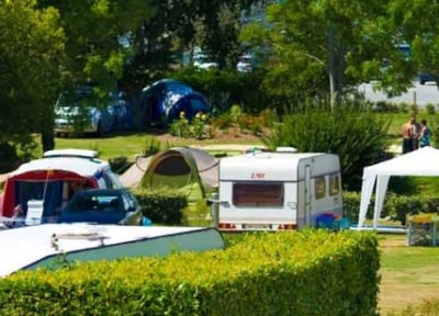 Comfort plus pitch (1 tent, caravan, or camper van / 1 car / 10Amp electricity / water) — 3