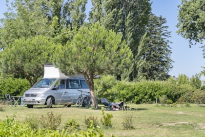 Comfort plus pitch (1 tent, caravan, or camper van / 1 car / 10Amp electricity / water) — 2