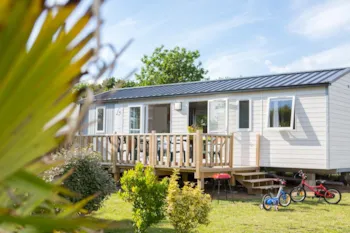 Mietunterkunft - Mobilheim Cottage « Atlantic » 6/8P. 40M² - 3 Schlafzimmer – Fernsehen - Holzterrasse - Camping Homair - La Pommeraie de l'Océan