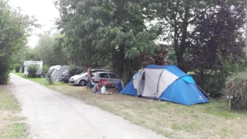 Stellplatz - Pitch Acsi Card Price (2 Pers + Strom + 1 Tier) - Camping La Vallée du Ninian