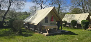Mietunterkunft - Holz-/Stoffzelt 'Fée Viviane' – 2 Schlafzimmer - Camping La Vallée du Ninian