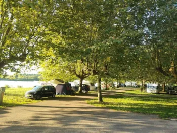 Kampeerplaats(en) - Standplaats Pakketprijs Wandelaar Of Fietser Met Tent - Camping La Clé de Saône