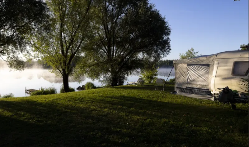 Emplacement En Bord De Rivière