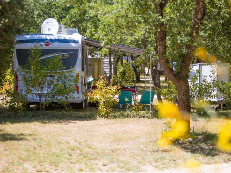 Kampeerplaats(en) - Standplaats Confort Xl Tent/Van/Caravan/Camper (Met Elektriciteit) - Domaine des Chênes Blancs