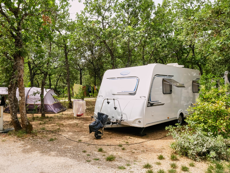 Camping Stellplatz Confort Large Zelt/Van/Wohnwagen/Wohnmobil (mit Strom)