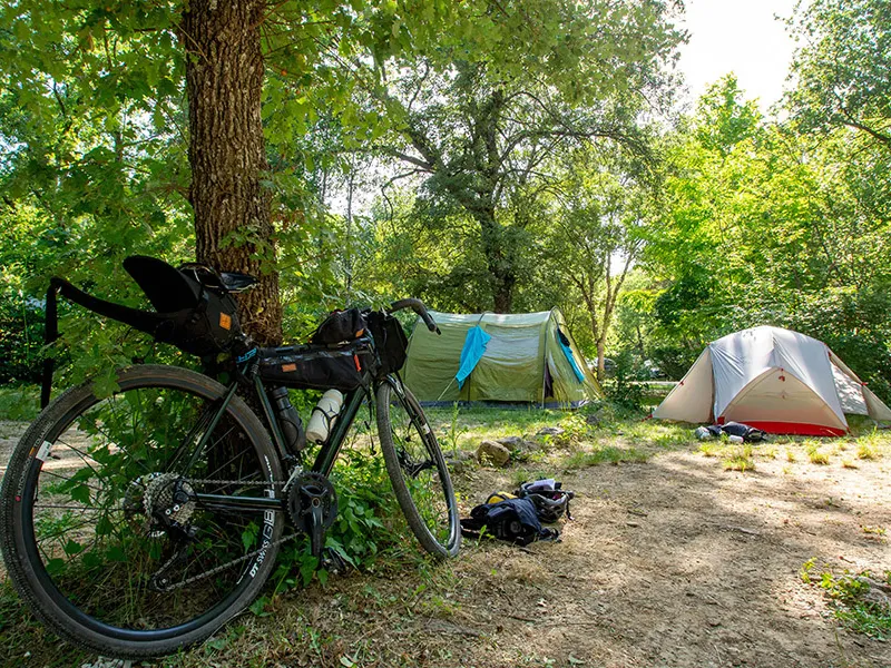 Kampeerplaats(en) - Standplaats Small Tent (Met Elektriciteit) - Domaine des Chênes Blancs