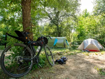 Stellplatz - Stellplatz Klein Für Zelt (Mit Strom) - Domaine des Chênes Blancs