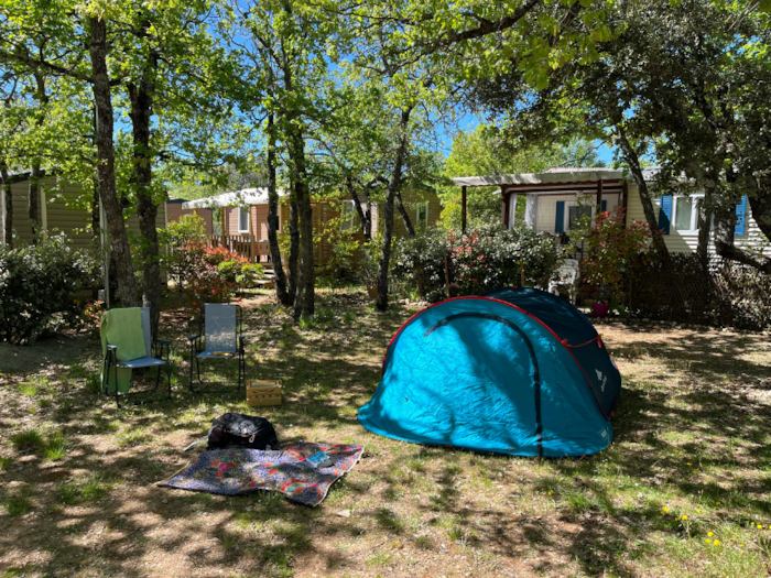 Emplacement Confort Medium Tente / Van <6M (Avec Électricité)