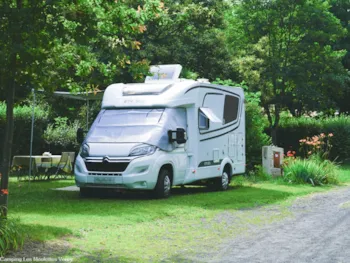 Stellplatz - Grand Confort Pitch +110 M2 Including 2 People With Electricity - Camping Les Moulettes