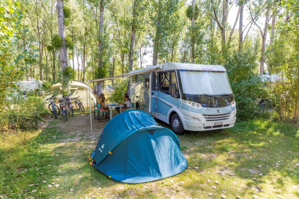 Package CONFORT : Pitch + car + tent or caravan + electricity