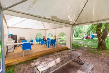Pitch - Pitch Trekking Package By Foot Or By Bike With Tent .Space Reserved For Hikers By Bike, Motorbike Or On Foot - Camping Les Saules