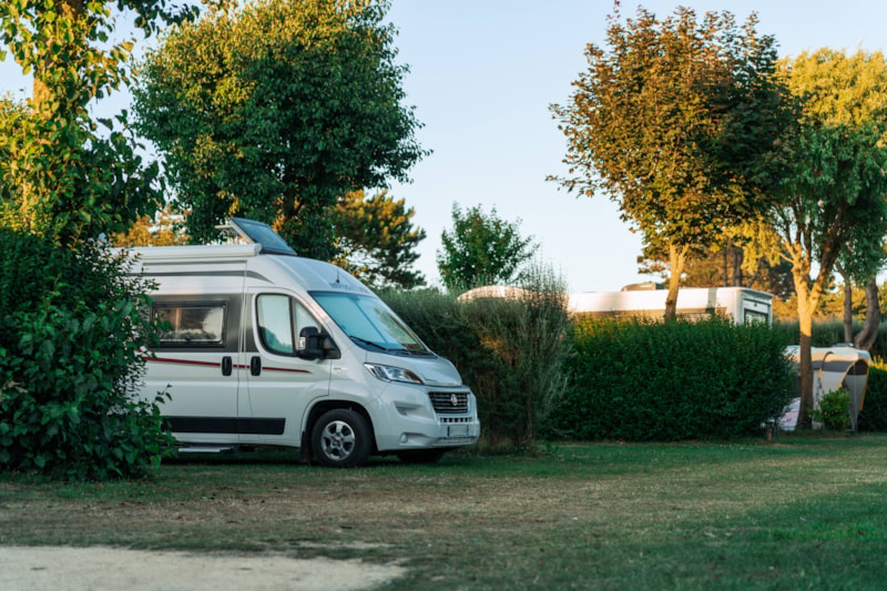 Pitch with 16A electricity + 1 vehicle