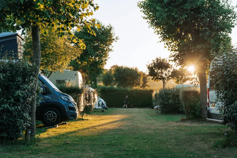 Emplacement Nu Sans Electricité + Véhicule