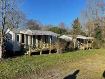 Mietunterkunft - Mobile Home Standard - 2 Zimmer - Überdachte Terrasse - +/- 30M² - Camping des Chaumières