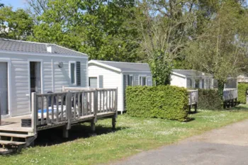 Mietunterkunft - Mobile Home Standard - +/- 30M² - 2 Zimmer - Freie Terrasse - Camping des Chaumières