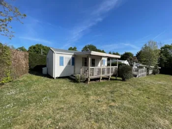 Mietunterkunft - Mobilheim Standard – 2 Schlafzimmer – Überdachte Terrasse +/- 30 M² - Camping des Chaumières