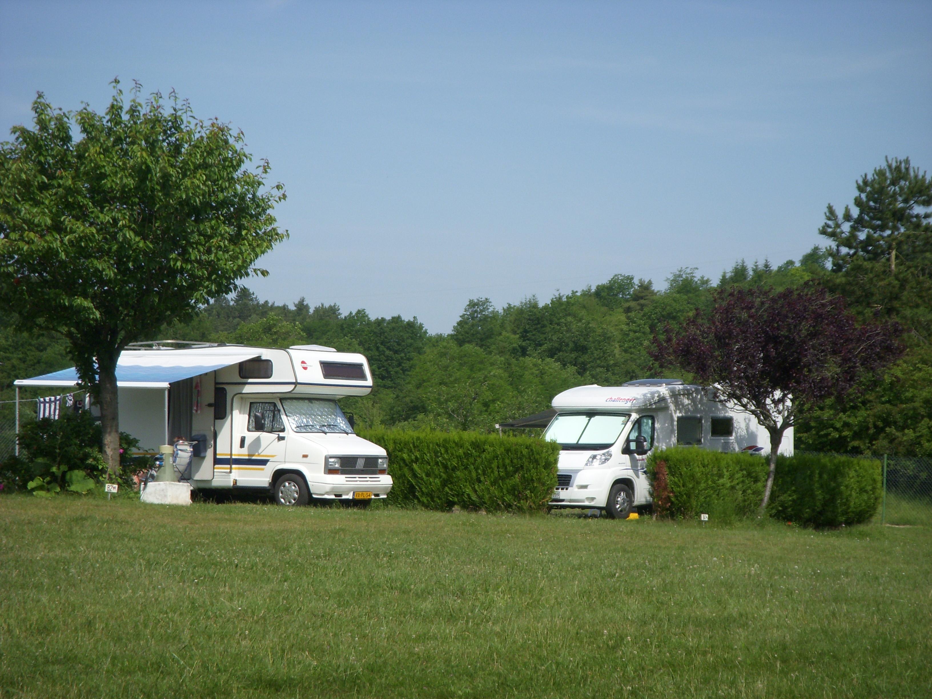 Pitch camping-car -shower - Heated swimming pool from 15/06 to 15/09