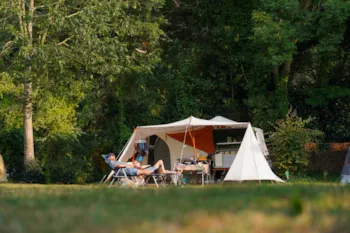 Stellplatz - Stellplatz: Auto + Zelt/Wohnwagen Oder Wohnmobil + 2 Pers (Optionaler 10A-Stromschluss) - Camping La Ferme de Lann Hoedic