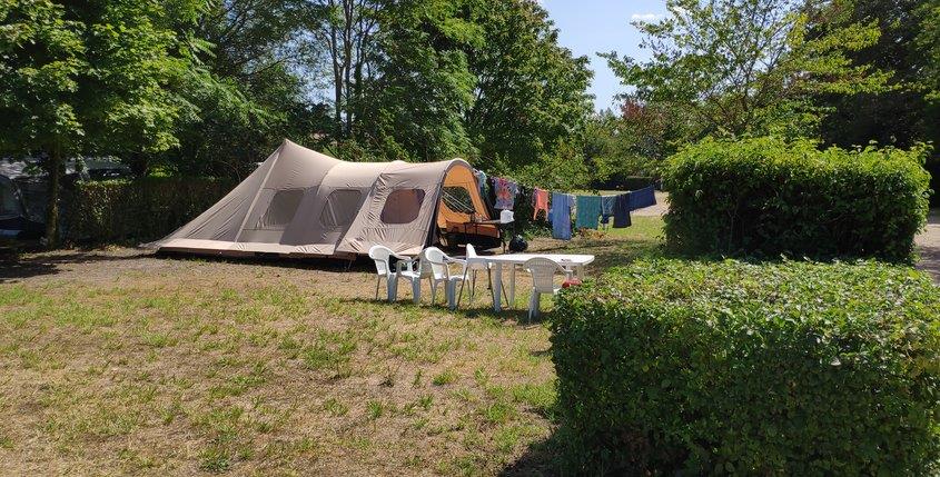 Emplacement - Emplacement Simple (1 Ou 2 Tentes - Sans Électricité) - Camping Castel Le Petit Trianon de Saint-Ustre