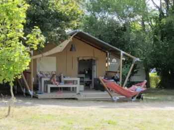 Mietunterkunft - Luxuszelt - 2 Schlafzimmer - 1 Badezimmer - Möblierte Terrasse - Le Petit Trianon