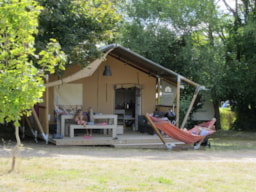 Huuraccommodatie(s) - Luxe Tent - 2 Slaapkamers - 1 Badkamer - Gemeubileerd Terras - Le Petit Trianon