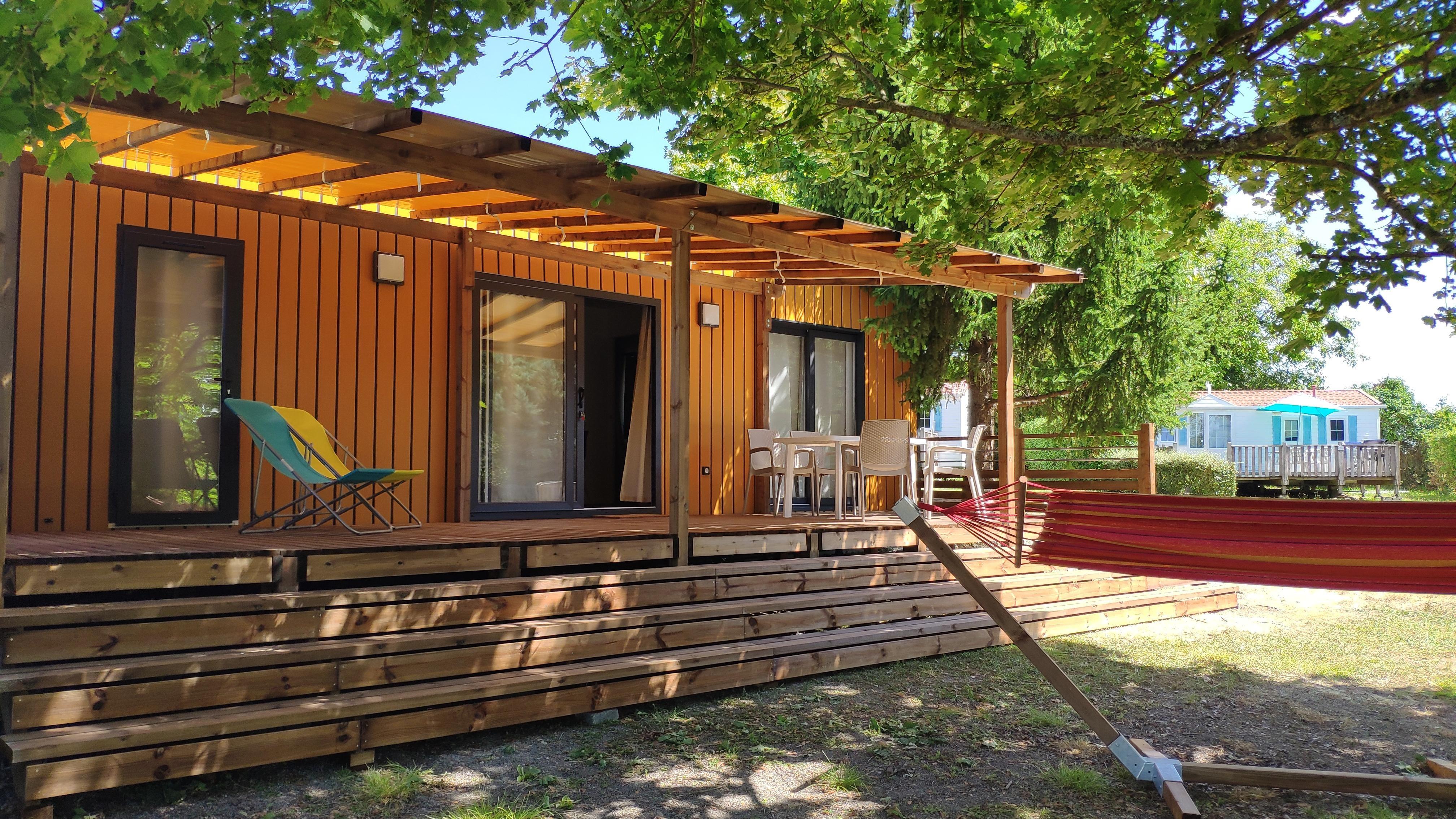 Location - Mobil-Home - 2 Chambres - Privilège - Camping Castel Le Petit Trianon de Saint-Ustre