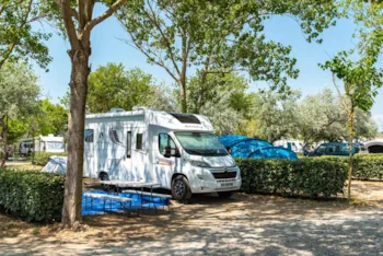 Stellplatz - Stellplatz Mit Strom + Wasser + Abwasseranschluss / S - Camping Campéole La Côte des Roses