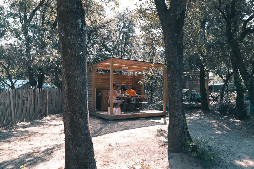 Kampeerplaats(en) - Signature Staanplaats Met Uitgerust Terras / S - Camping Campéole La Côte des Roses