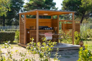 Stellplatz - Signature Stellplatz Mit Ausgestatteter Terrasse / S - Camping Club La Côte des Roses - MS Vacances