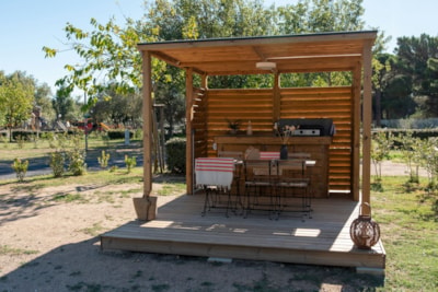 SIGNATURE location with furnished terrace / S — 2
