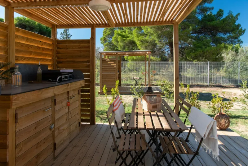 Emplacement Signature Avec Terrasse Équipée / D