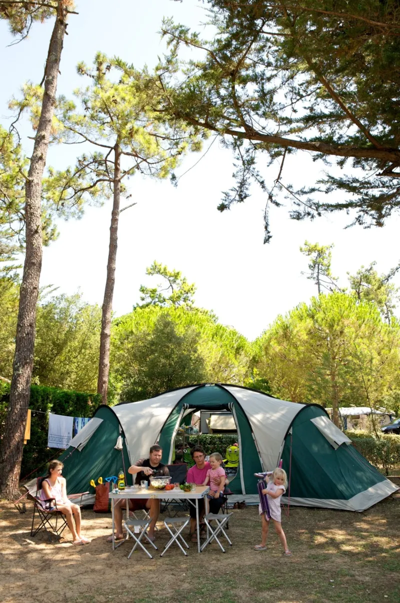 Forfait B : Emplacement + Électricité 10 Ampères + Véhicule